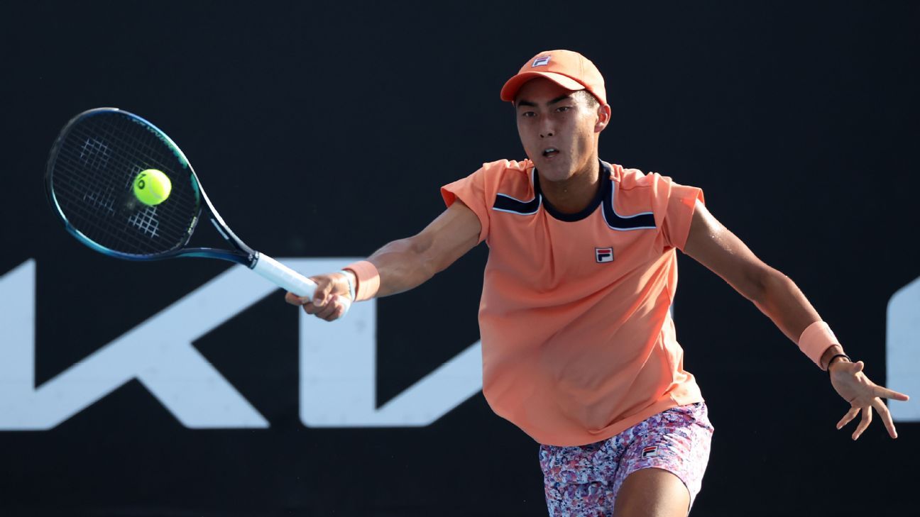 Hijikata battles past Eubanks in men's clay court Hijikata battles past Eubanks in men's clay court