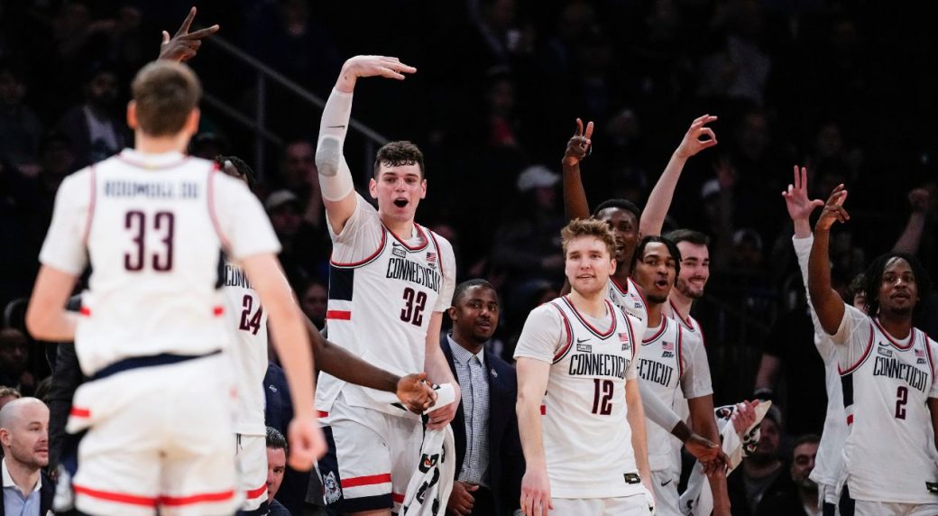 AP Source: UConn stuck in Connecticut ahead of Final Four due to plane issues