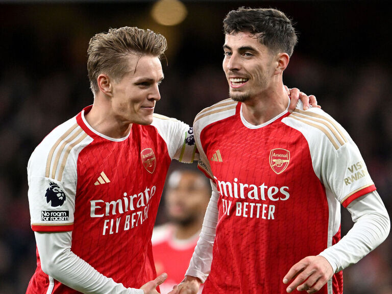 Arsenal cruise past Luton, return to Premier League summit