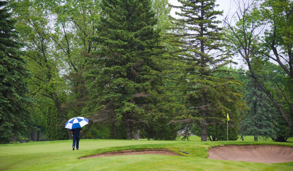WATCH: Golfer barely shifts the ball in video literally every amateur can relate to
