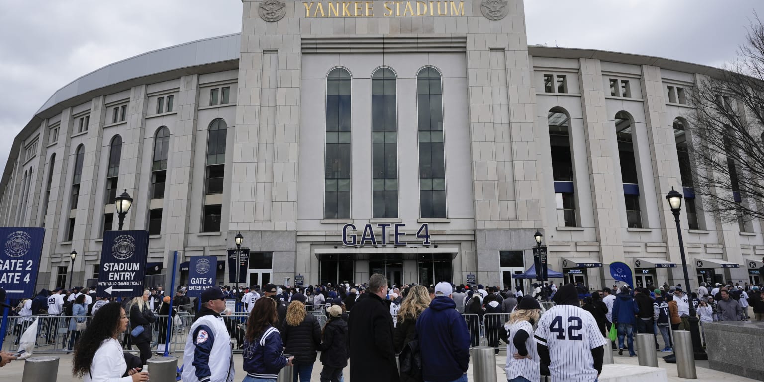 Earthquake shakes Yankee Stadium — but Gleyber hit right through it