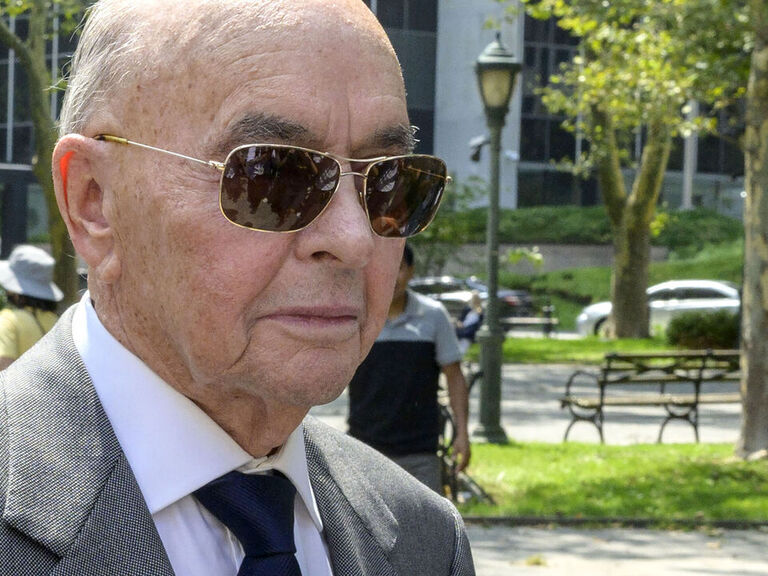 Tottenham owner Lewis avoids prison, fined M for insider trading