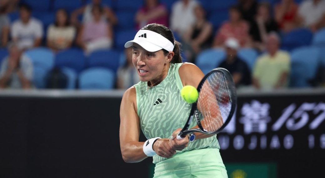 Pegula saves four match points in tiebreaker to reach Charleston Open semifinals