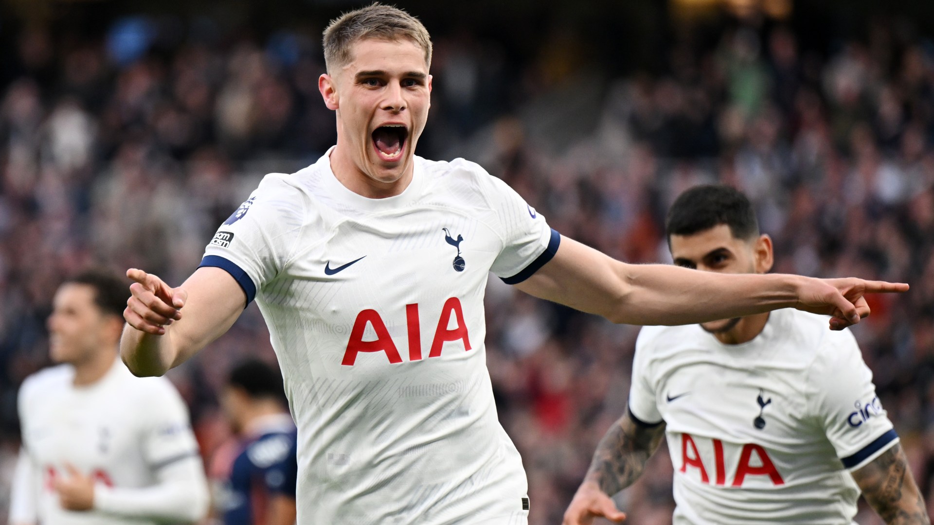 Tottenham told defender Micky van de Ven ‘equally as good’ as Arsenal star William Saliba and can emulate Virgil van Dijk