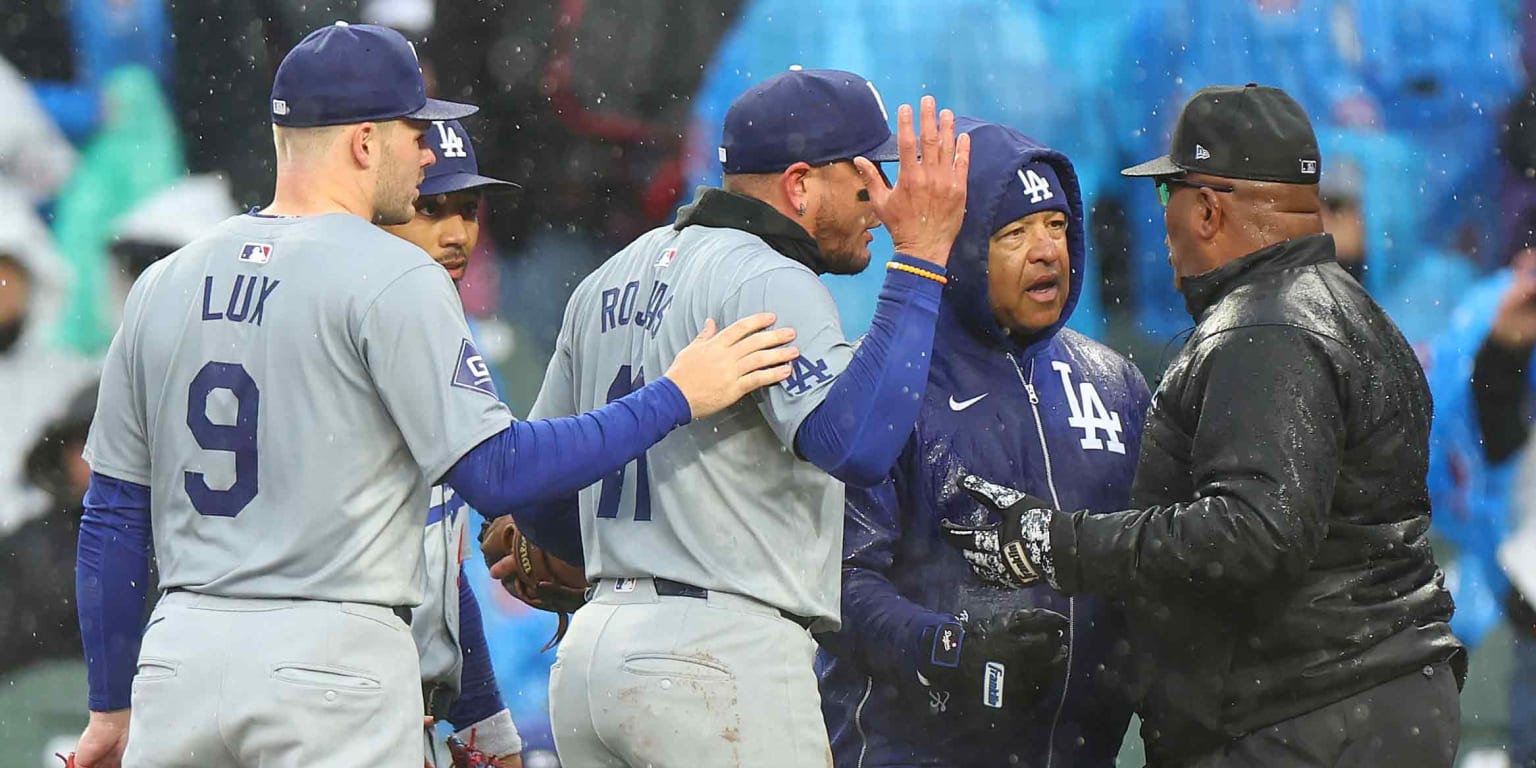 Dodgers own shaky defensive display at rainy Wrigley: 'No excuses'