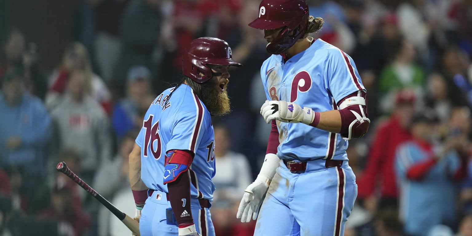 Phillies flip the power switch in win over Bucs