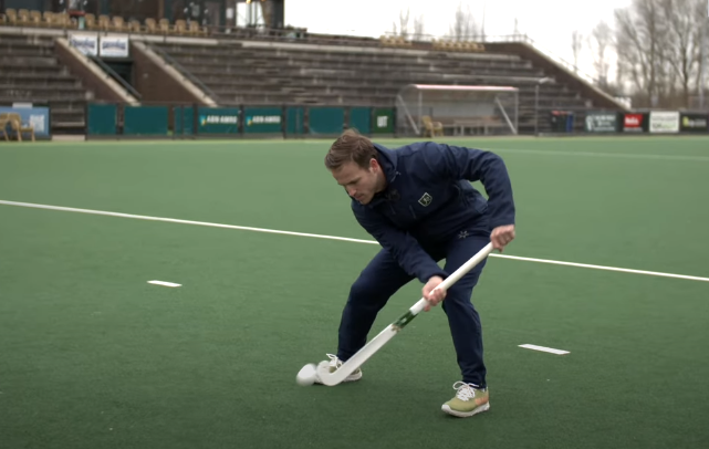 How to receive bouncing balls in field hockey?