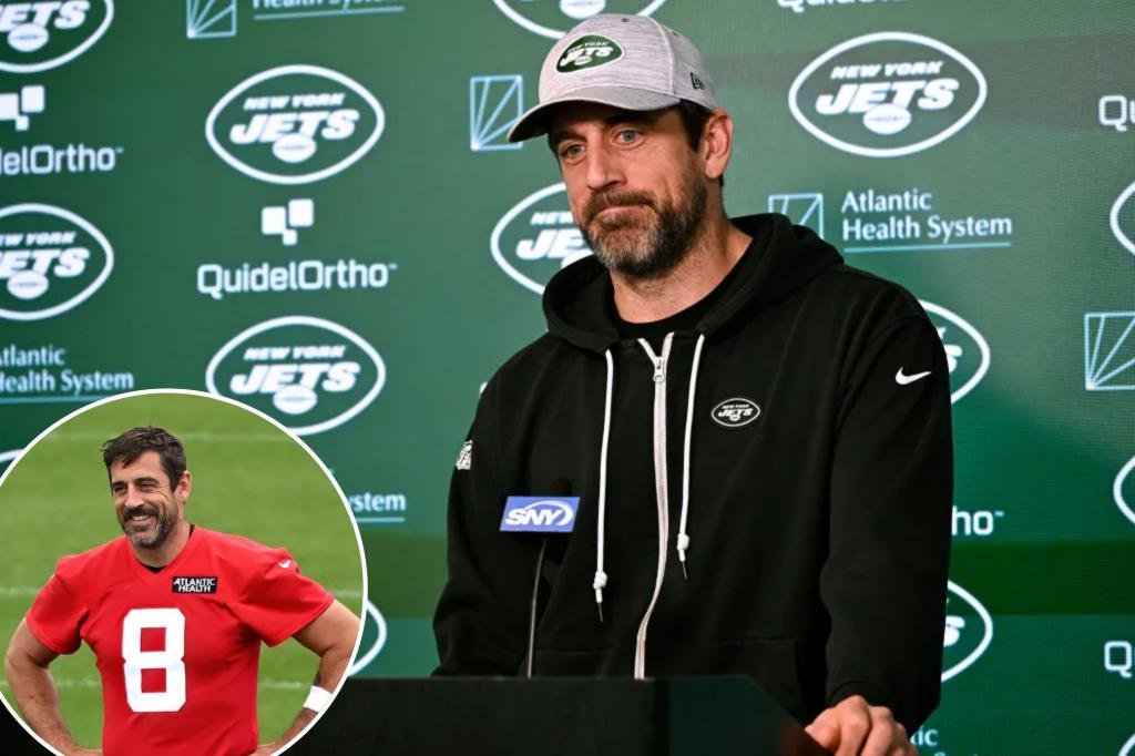 NFL insider hints at Aaron Rodgers’ location amid Jets absence: ‘Open your mind’
