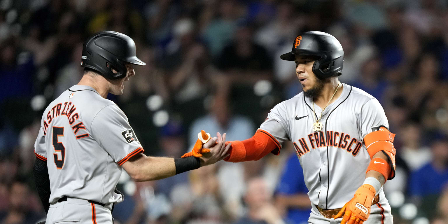 Estrada's huge homer caps Giants' dramatic win vs. Cubs