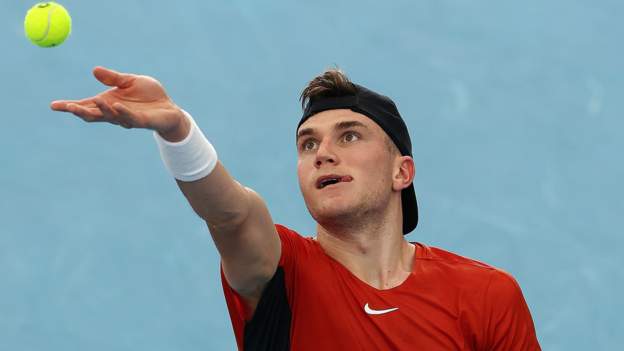 Britain's Draper wins in Adelaide but Boulter loses