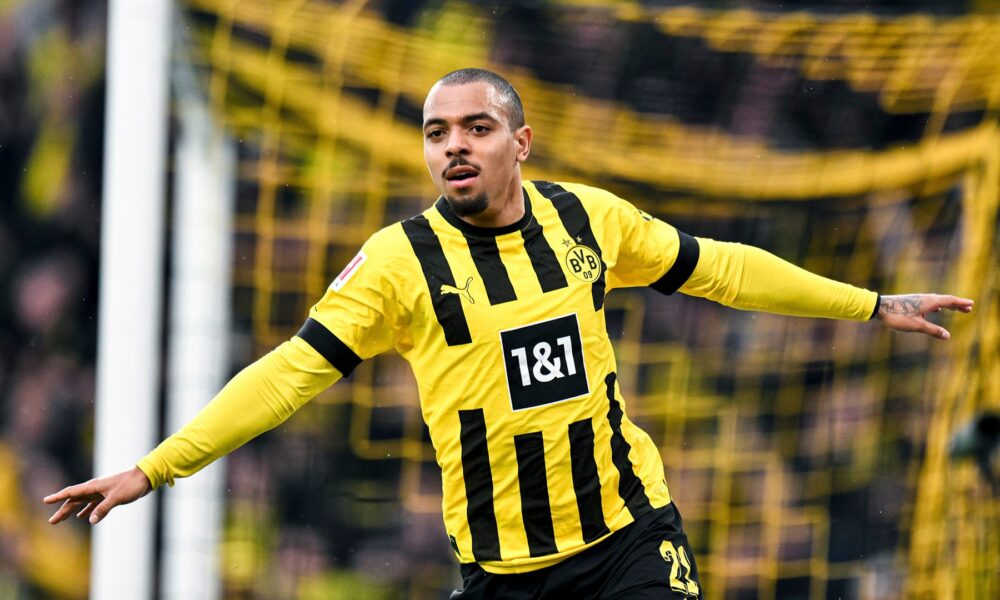 Man Utd chiefs hold 'intense discussions' about swoop to sign £30m star – report
