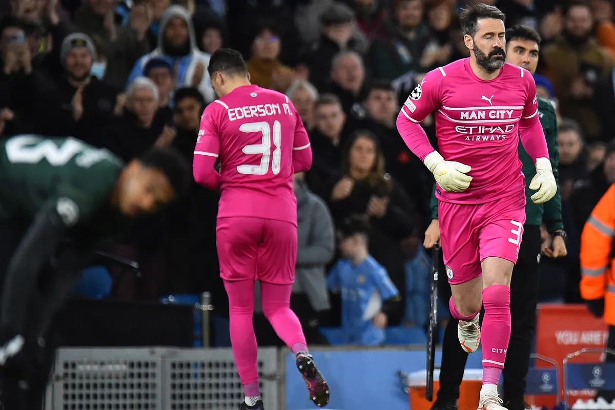 Manchester City's third goalkeeper is kicked out of the celebration party!