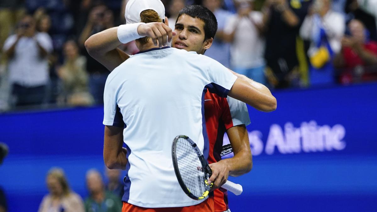 Jannik Sinner and Carlos Alcaraz will renew their rivalry in the French Open semifinals