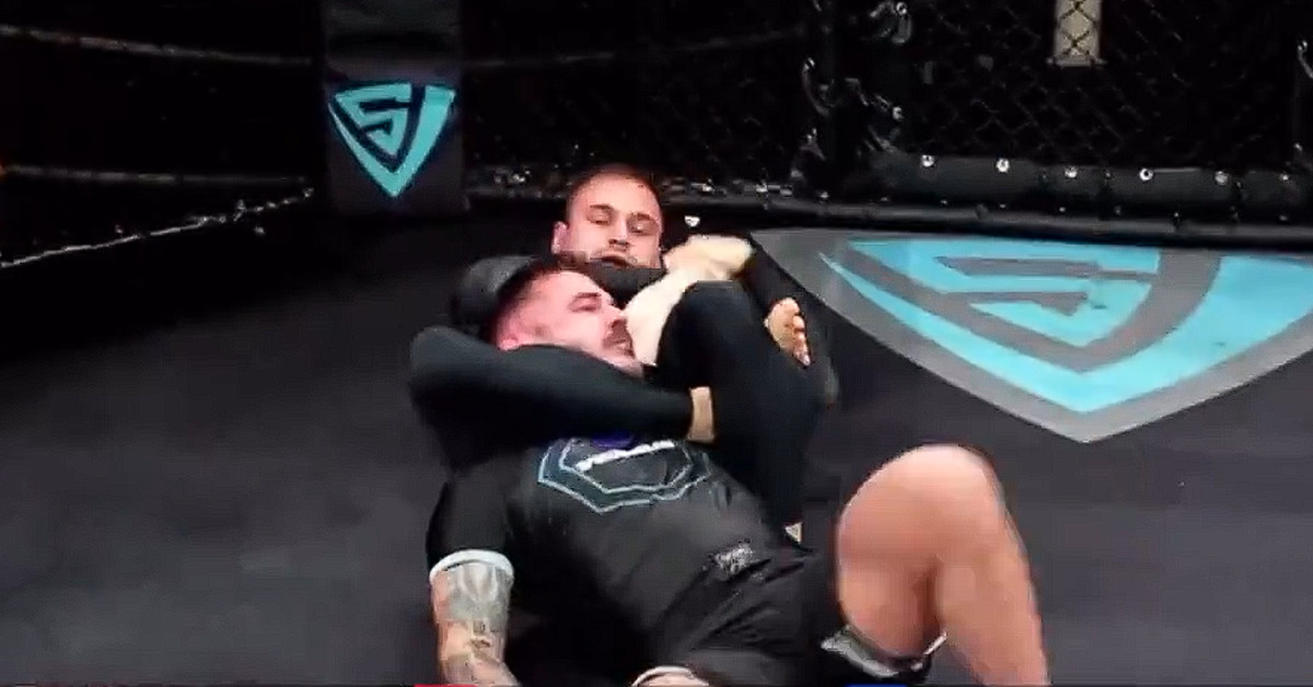 VIDEO: Incompetent Ref Stands By For Brutally Late Nap And Snap