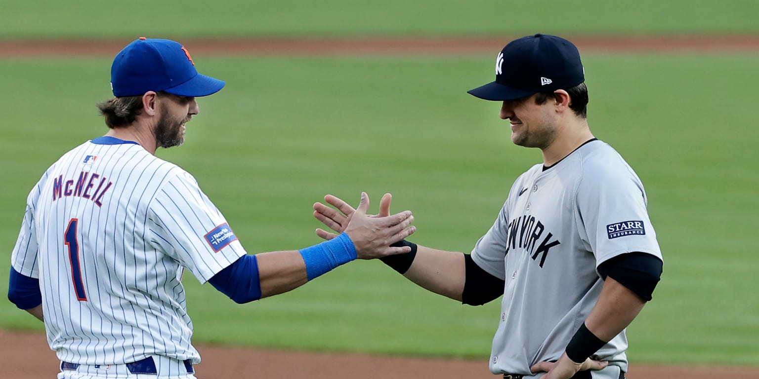 Davis makes Yankees debut in familiar spot: 'It's pretty surreal'