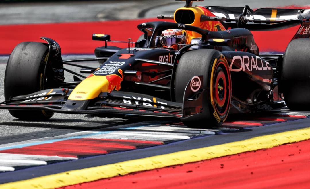 Silky Verstappen speeds smoothly to Austrian Sprint pole