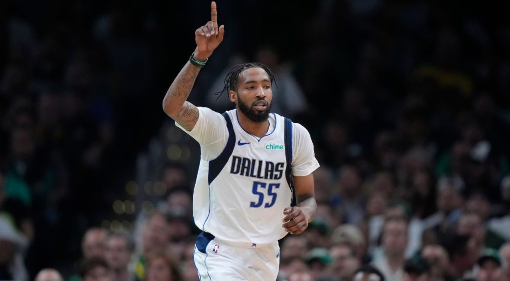 Report: Clippers sign Derrick Jones Jr. to three-year,  million deal