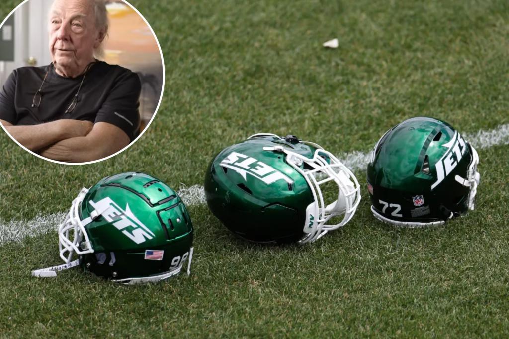 Ex-Jets employee suing team over throwback logo