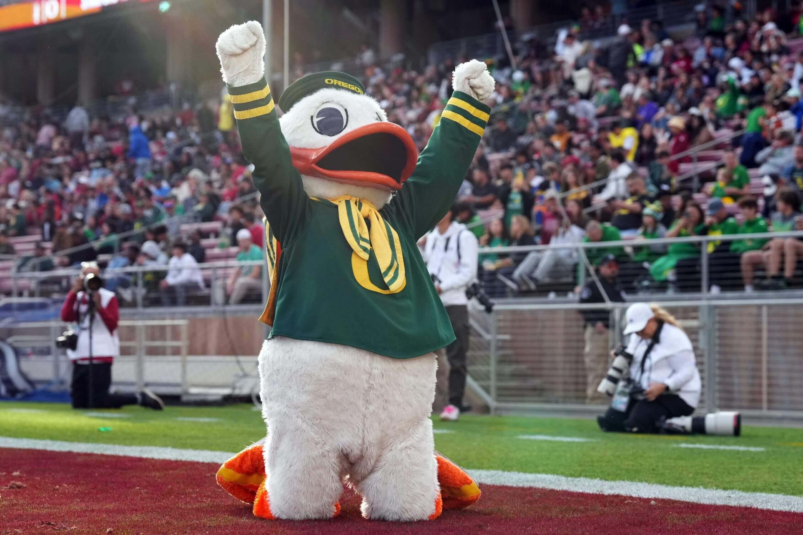 Oregon beats Ohio State, Texas, LSU for 5-star wideout Dakorien Moore