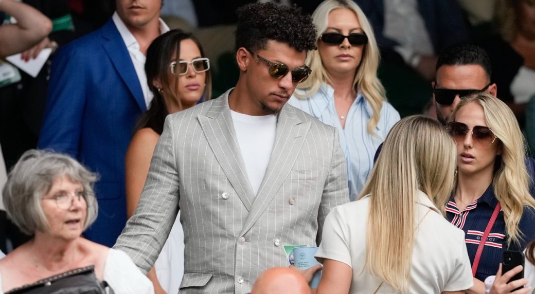 Dustin Hoffman, Patrick Mahomes among celebrities at Wimbledon Dustin Hoffman, Patrick Mahomes among celebrities at Wimbledon