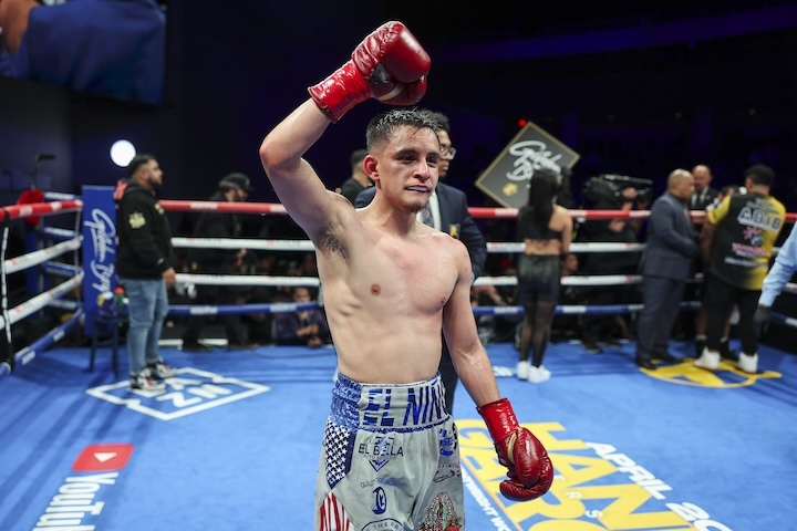 Ricardo Sandoval handed a dubious stoppage win over Angel Acosta Ricardo Sandoval handed a dubious stoppage win over Angel Acosta