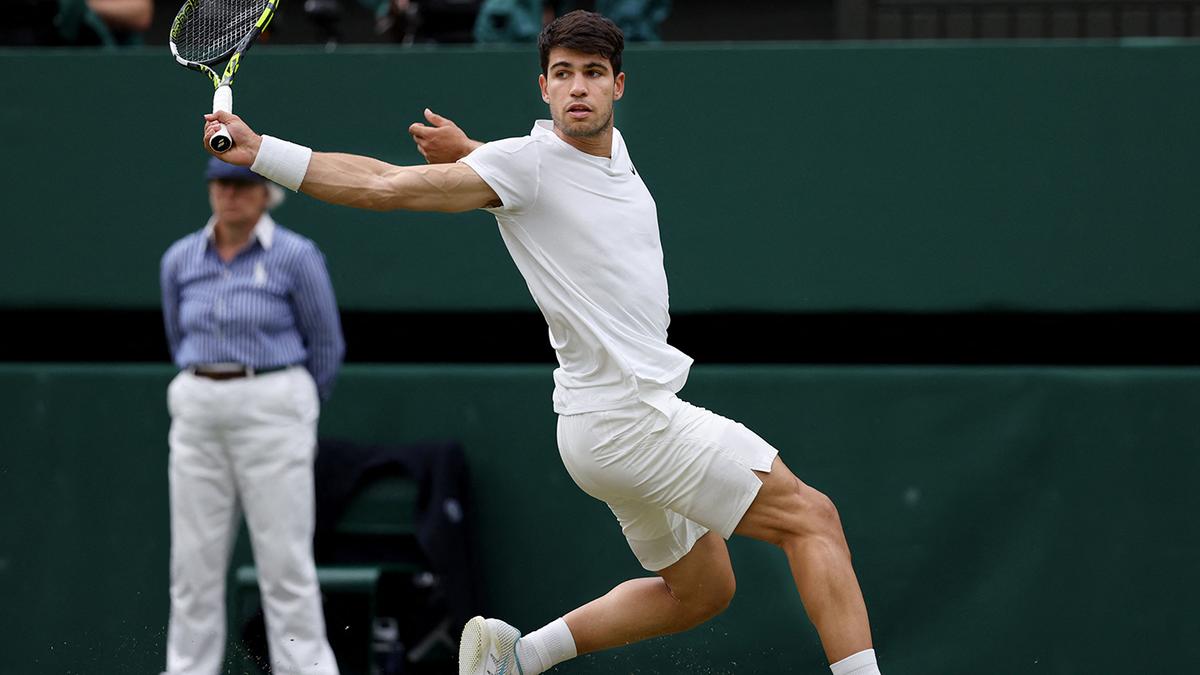 Alcaraz overcomes hiccup to beat Humbert, enters quarterfinals Alcaraz overcomes hiccup to beat Humbert, enters quarterfinals