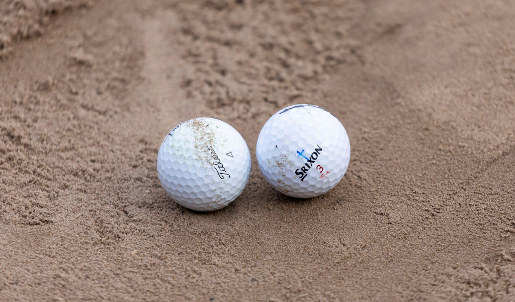 WATCH: Amateur plays out of bunker under water – and pulls off great escape
