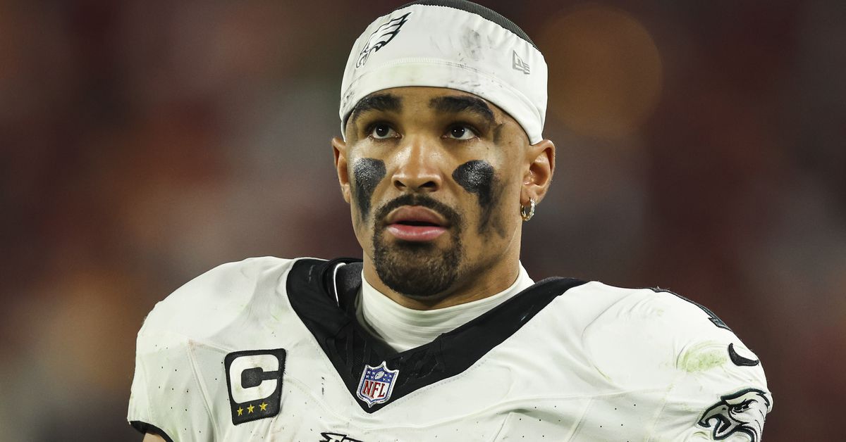 Jalen Hurts is not a top 10 quarterback, according to NFL insider survey