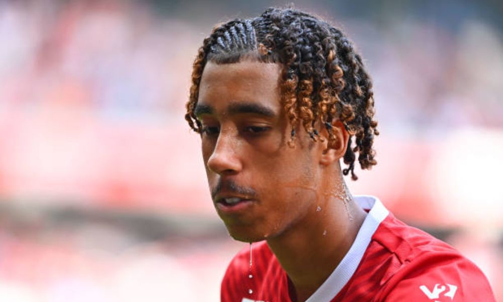 Player flying in for medical & will sign 5-year contract after Man Utd agree big-money deal