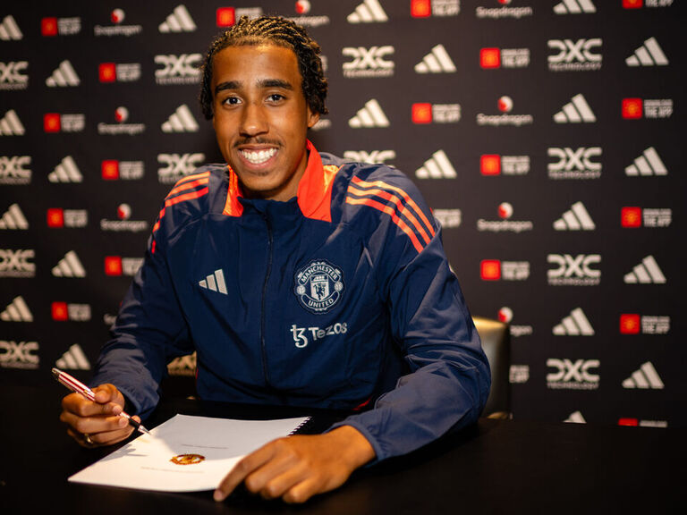 Man United unveil teenager Yoro after agreeing to reported €62M deal