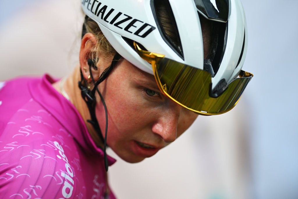 ‘It’s getting very dangerous if there’s no respect’ – Push on sprint run-in destabilises Lorena Wiebes