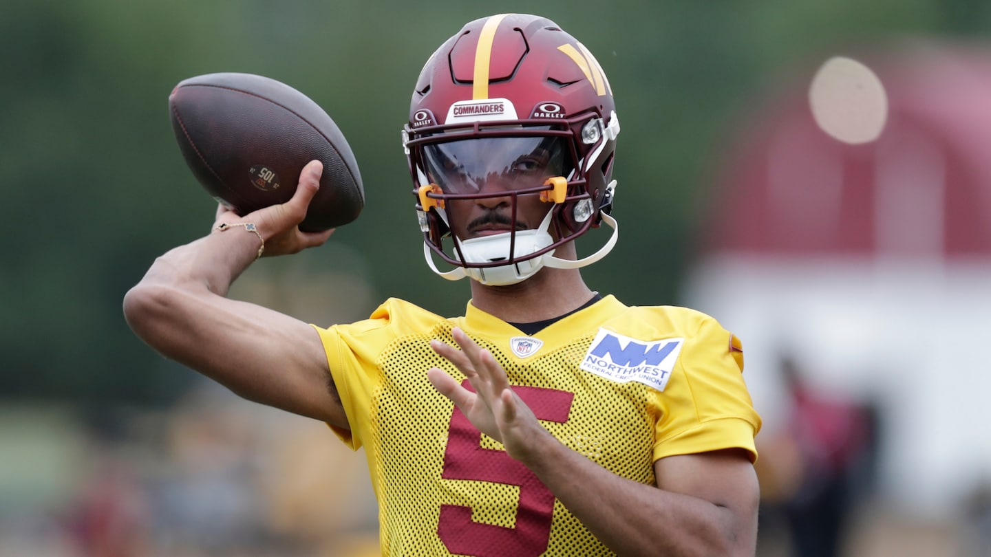 Jayden Daniels is splitting reps as training camp starts, but that won’t last
