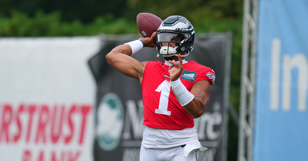 Eagles training camp practice notes: Positive start for Jalen Hurts and an offense that used pre-snap motion