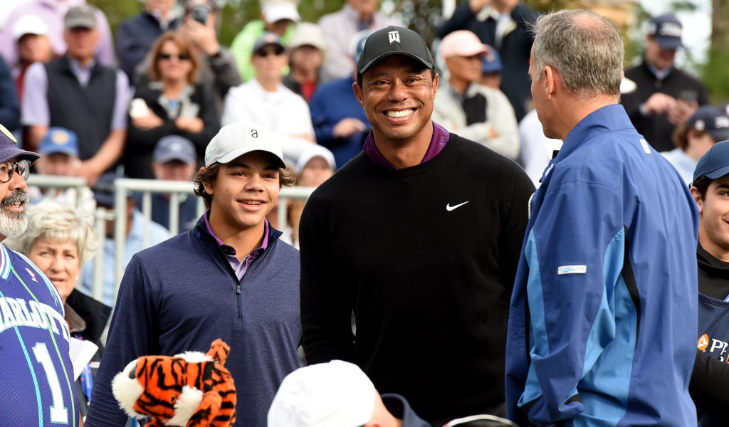 WATCH: Tiger Woods causes a stir watching Charlie play at US Junior Amateur