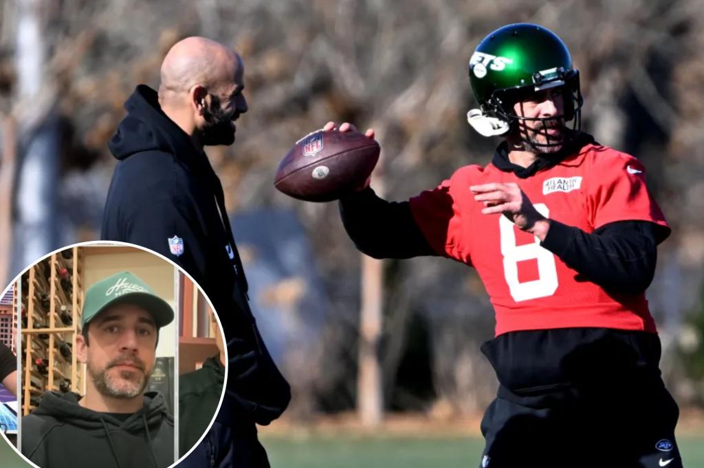 Jets fine living with Aaron Rodgers just the way he is