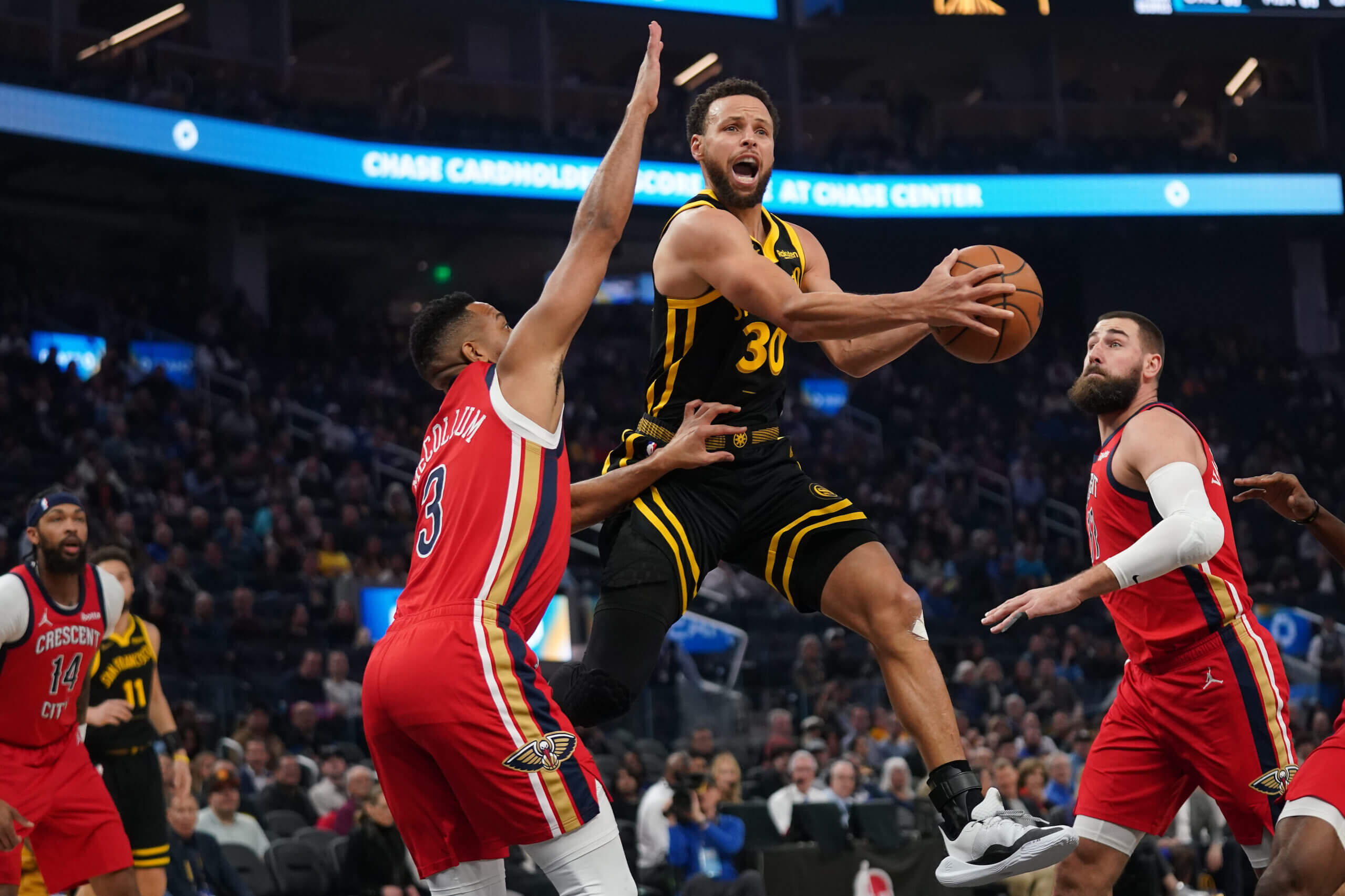 Thompson: Stephen Curry can’t get a break as the Warriors flail, and it’s taking a toll