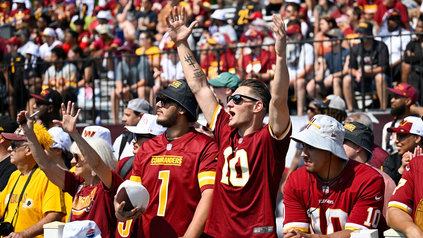 Nearly 3,000 fans pack camp to see Jayden Daniels, revamped Commanders Nearly 3,000 fans pack camp to see Jayden Daniels, revamped Commanders