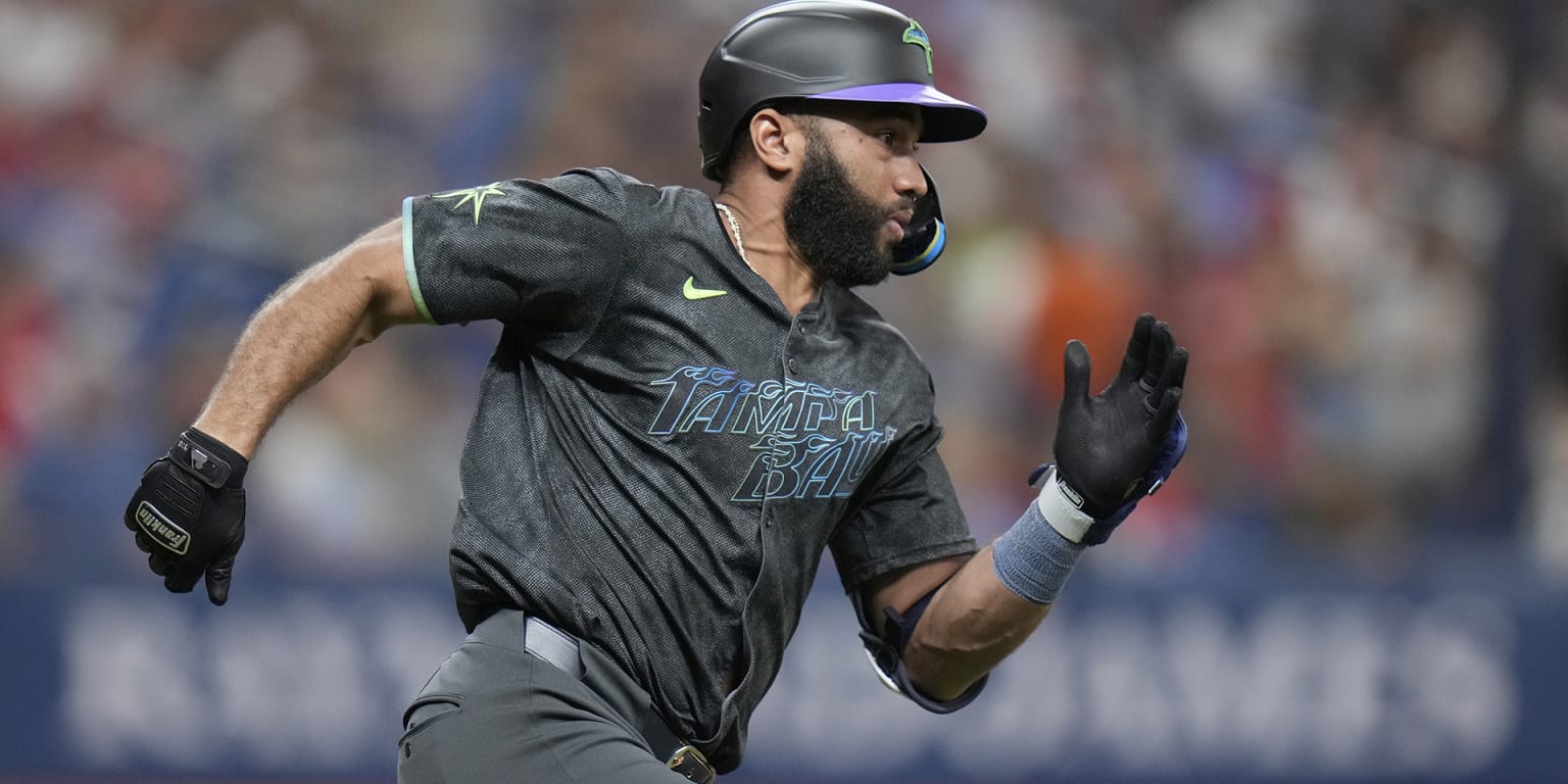 Dodgers add infield depth, trade for Rosario