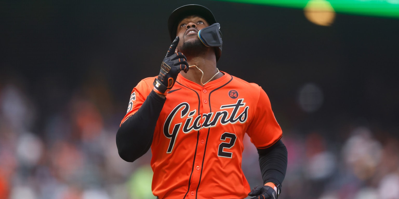 Braves reunite with WS MVP Soler in deal with Giants