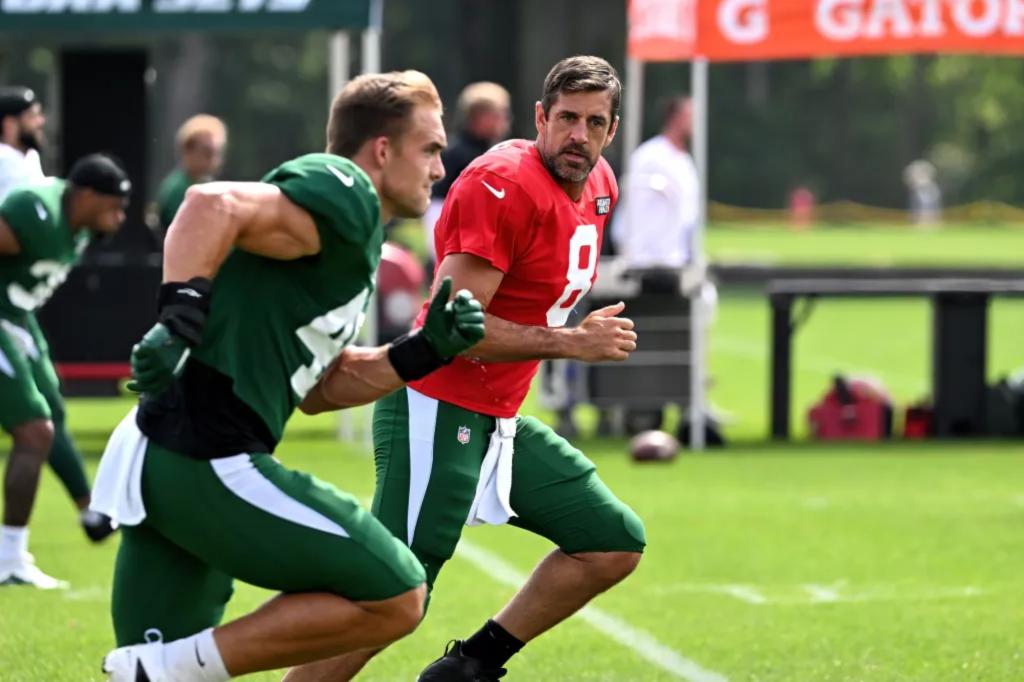 Aaron Rodgers is embracing his inner coach — and Jets should too