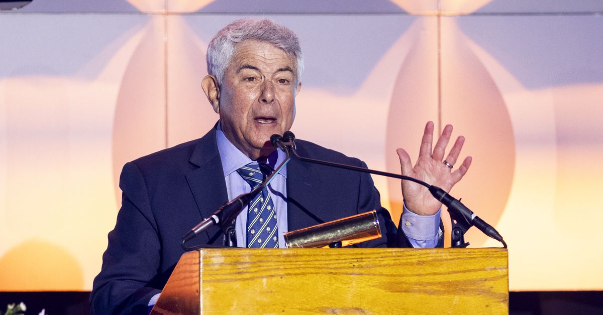 The Linc – Merrill Reese receives Pete Rozelle Radio-Television Award