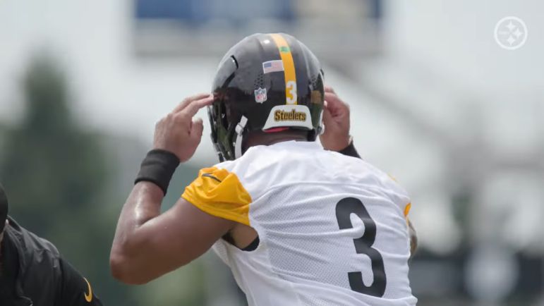 Study: Russell Wilson, Justin Fields Third And Longs (2023)