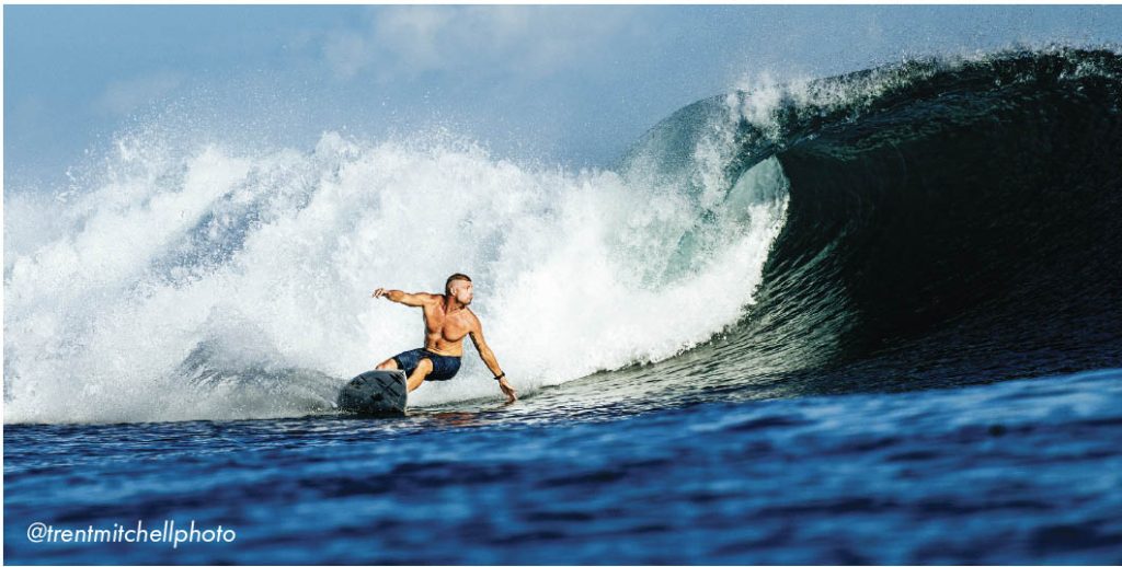 CELEBRITY SWINGER: Fanning no golfing shark