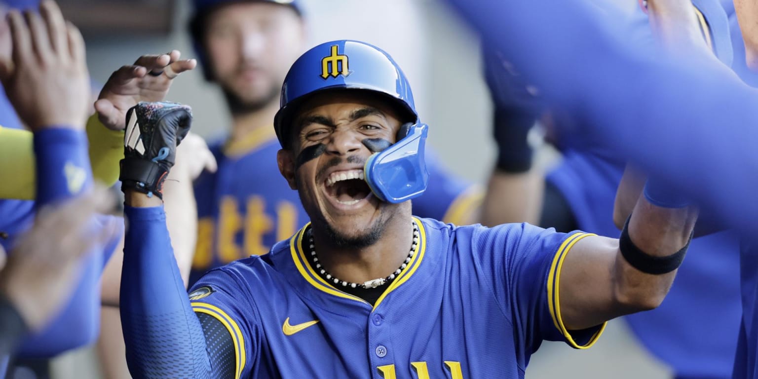J-Rod rejoins Mariners lineup that's humming along