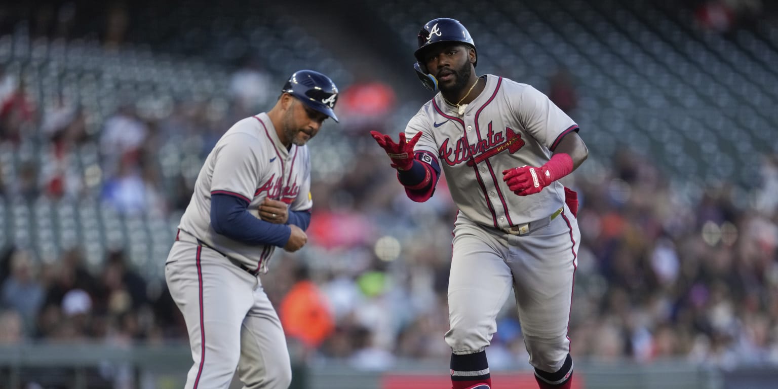 Harris belts grand slam in return from IL; Braves blow out Giants