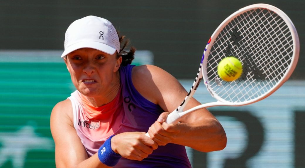 Top-ranked Iga Swiatek and Jannik Sinner reach semifinals in Cincinnati