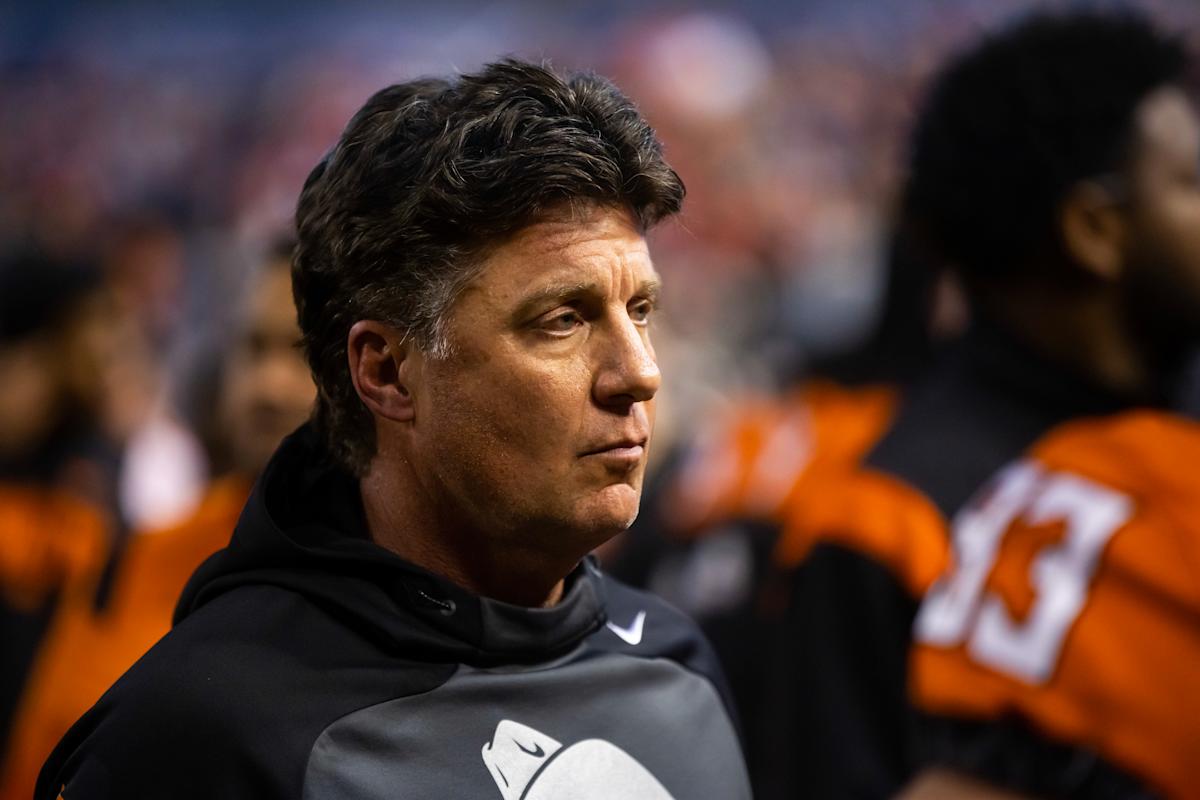 Mike Gundy tells players to quit asking for money and play Mike Gundy tells players to quit asking for money and play