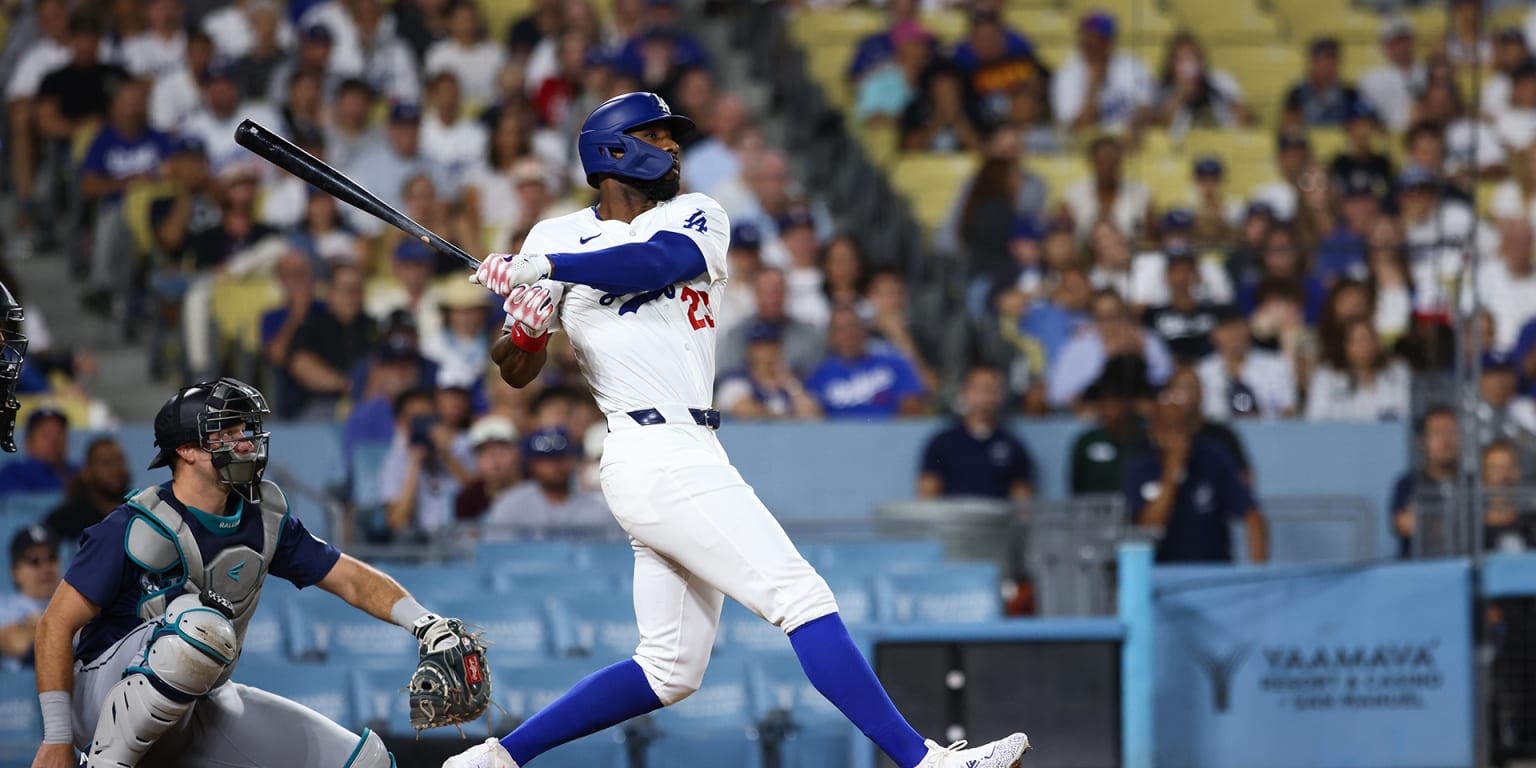 J-Hey's day: Pinch-hit HR helps Dodgers win a thriller