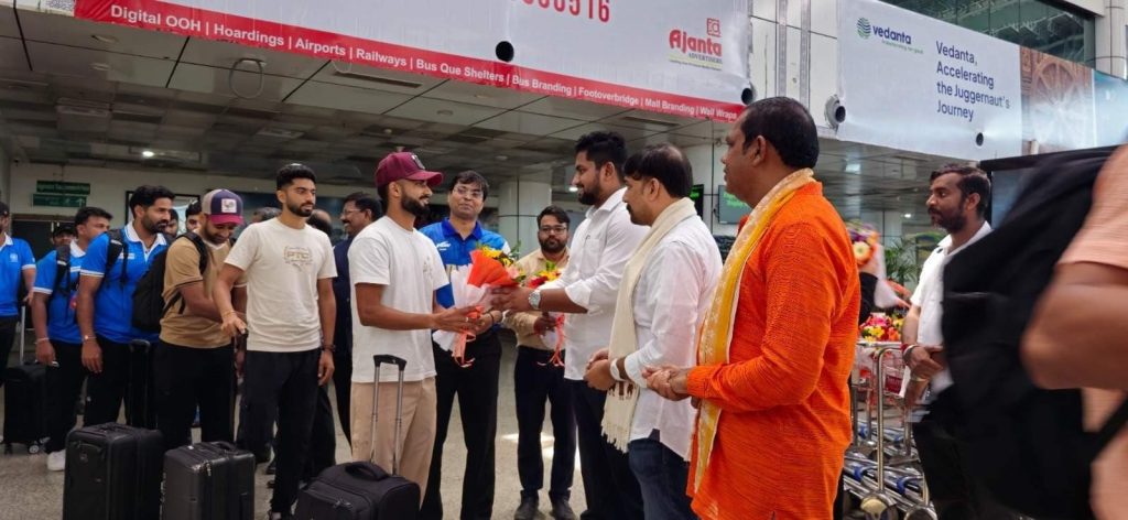 Asia:
Massive Turnout as Odisha Government Celebrates Olympic Hockey Medalists Asia:
Massive Turnout as Odisha Government Celebrates Olympic Hockey Medalists