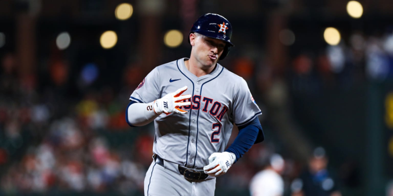 B2B homers, wild catch help Astros take finale vs. O's